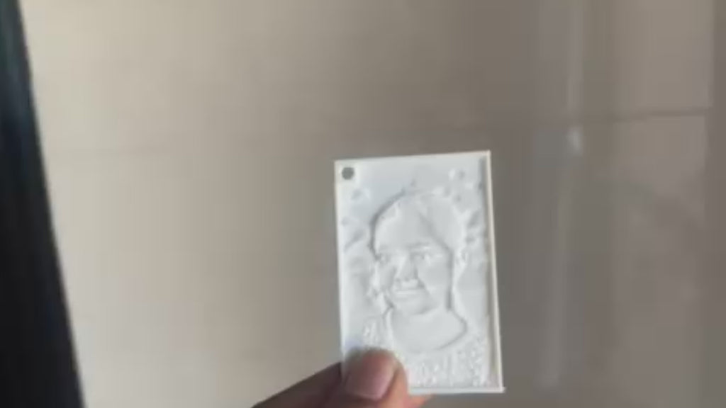 Magical 3D Photo Keyring – Custom Lithophane Keychain That Glows in Light | Perfect Gift for Loved Ones 4×6 cm